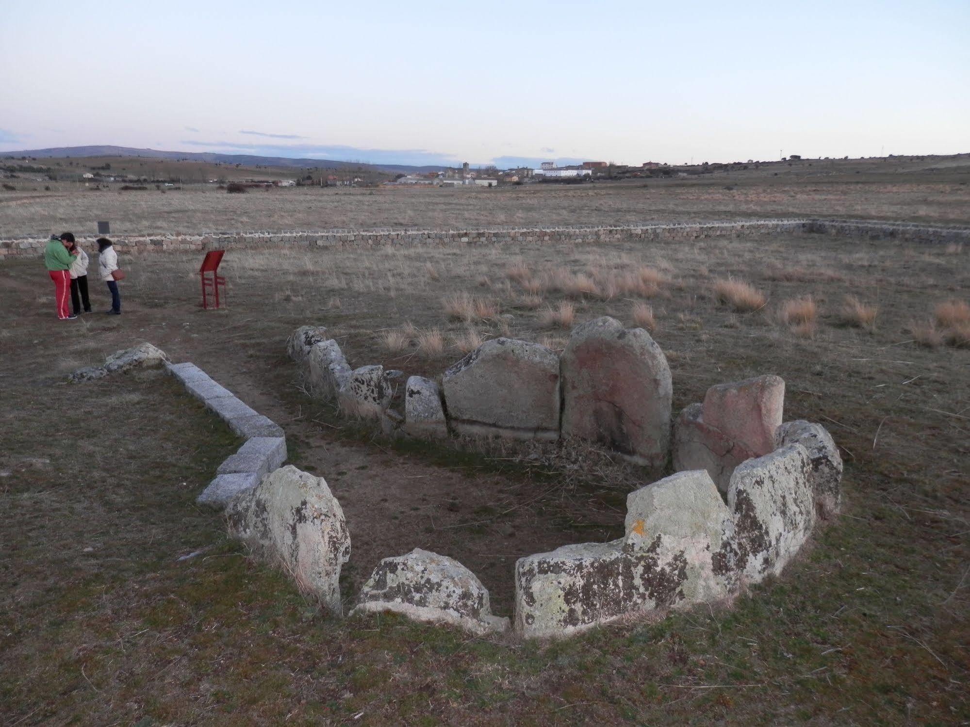 Casa Rural El Dolmen Casa de hóspedes Bernuy-Salinero Exterior foto